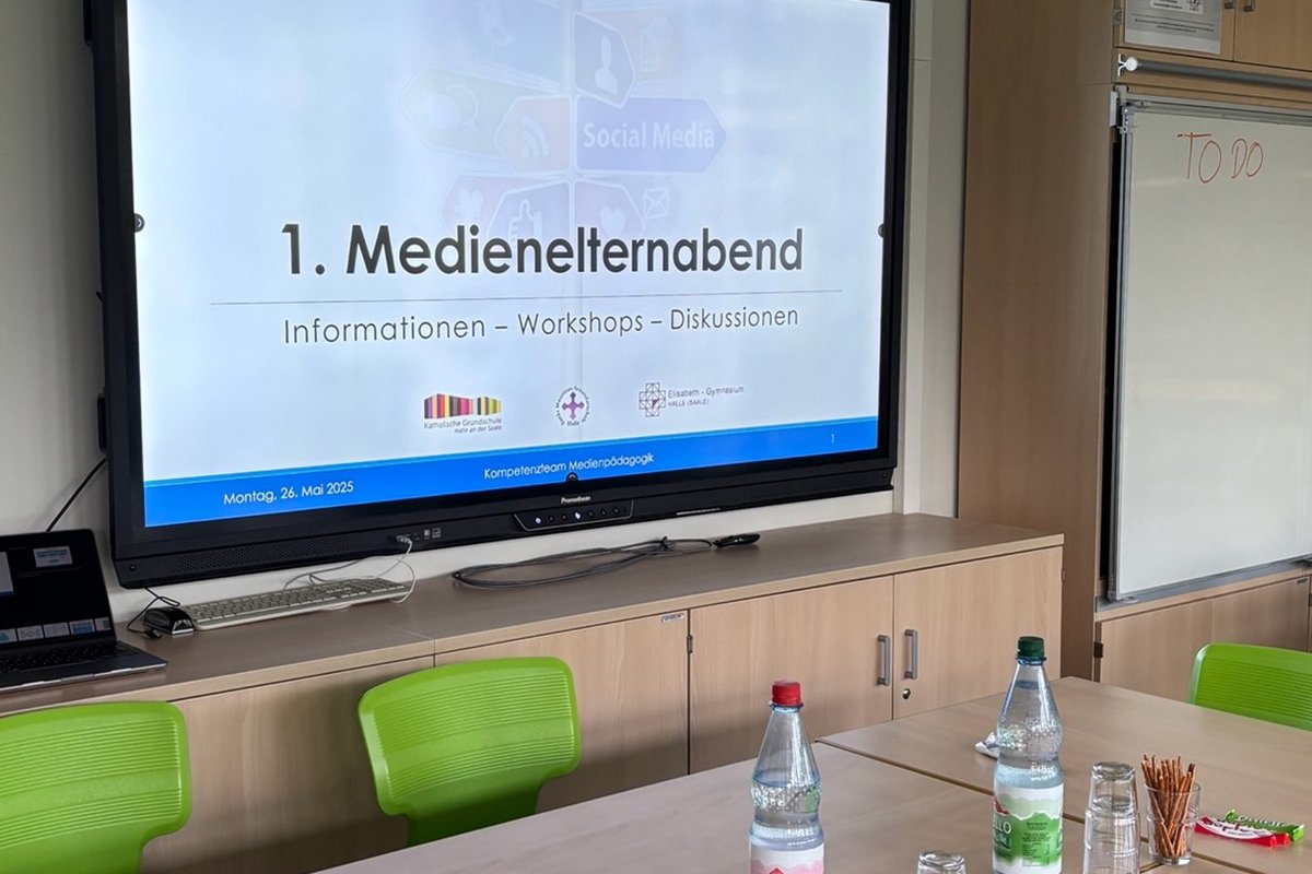 Titelbild für Beitrag: Premiere für den Medienelternabend am Schulzentrum