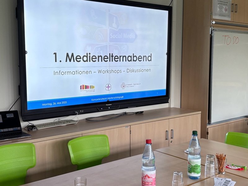 Titelbild für Beitrag: Premiere für den Medienelternabend am Schulzentrum